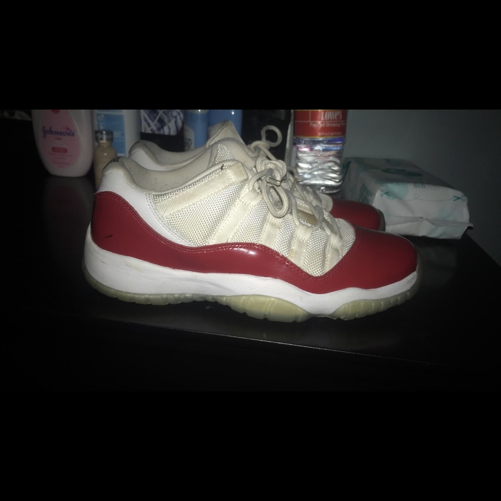 Retro 11 low cherry 2016
